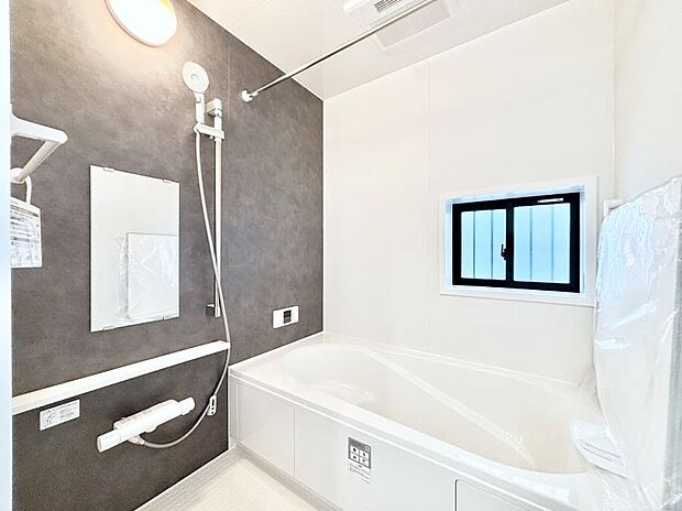 落ち着いた雰囲気でゆっくりお寛ぎいただけるバスルーム