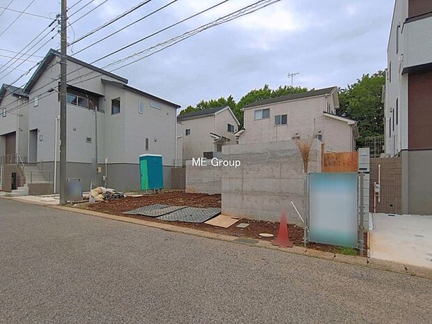 ~Exterior~ 一戸建ての大きなメリットは、自分達の「土地」を「自由に」使える事です。ガーデニングやDIY,車やバイクの趣味など様々な用途で利用できます。