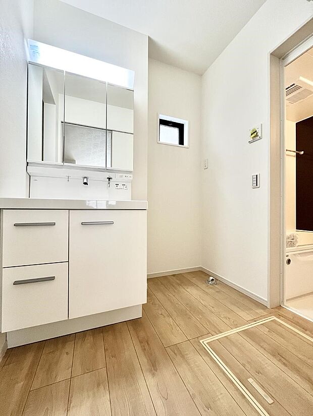 清潔感のある快適空間です。毎日の身支度も気持ち良くお使い頂けます。 