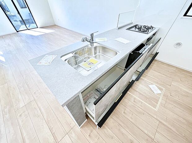 使いやすさを優先したスライド式収納タイプ!