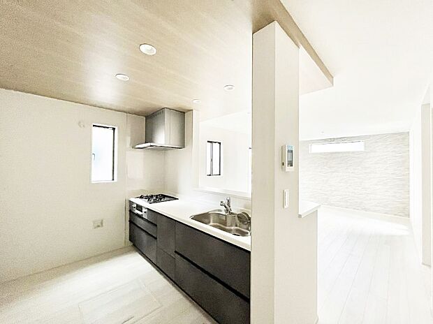 料理をしながらご家族との会話を楽しめる対面カウンターキッチン