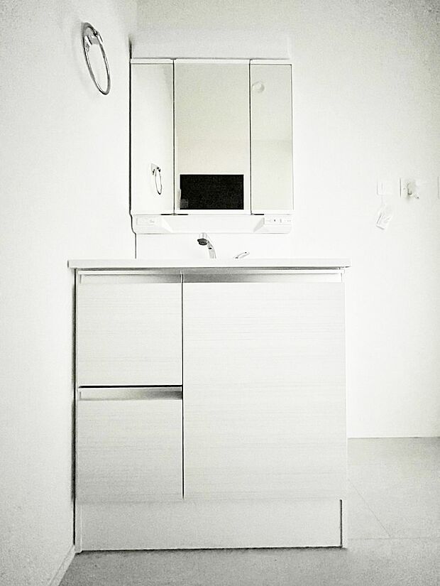 収納力と機能性に優れた洗面化粧台