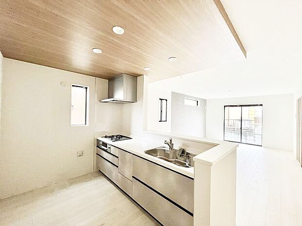 料理をしながらご家族との会話を楽しめる対面カウンターキッチン