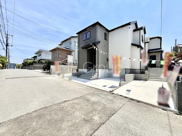 ~Exterior~ 前面道路は閑静な住宅地をはしる車通りの少ない道路。駐車の出し入れもらくらくです!ご不明点・現地見学のご希望は、お気軽にお問い合わせください!