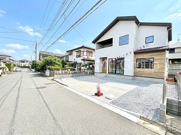 ～Exterior～　前面道路は閑静な住宅地をはしる車通りの少ない道路。駐車の出し入れもらくらくです！ご不明点・現地見学のご希望は、お気軽にお問い合わせください！