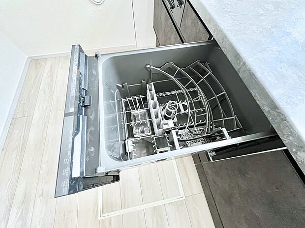 面倒なお片づけは食洗機にお任せ！家事の負担が減って、時間にも気持ちにもゆとりができます。