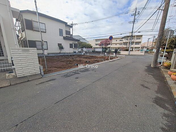 〜Exterior〜　前面道路：西10.59m公道、北東6.01m公道　住宅地になっているので車量も少なく、静かな立地です。子育て環境も良好です♪♪周辺環境もあわせてご案内させて頂きます。