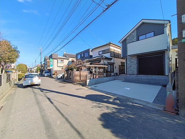 〜Exterior〜　前面道路：北西 6m 公道　前面道路は閑静な住宅地をはしる車通りの少ない道路。駐車の出し入れもらくらくです！ご不明点・現地見学のご希望は、お気軽にお問い合わせください！