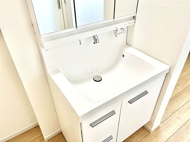ハンドシャワー付き!使いやすい洗面台。