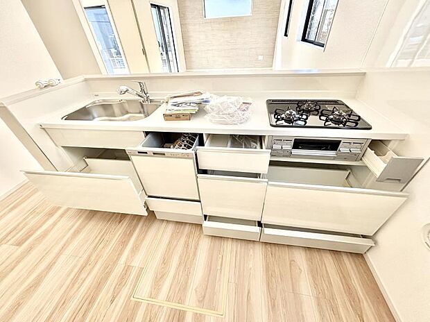 使いやすさを優先したスライド式収納タイプ!