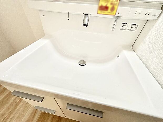 ハンドシャワー付き！使いやすい洗面台。