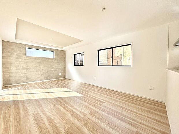 ~Living~ 豊かな陽光がこの場所を照らしだす。光溢れるこの空間はみんなの笑顔が集う場所、時を忘れ、つきることのないたわいもない会話を楽しむ時間、たくさんの思いが綴られる場所。