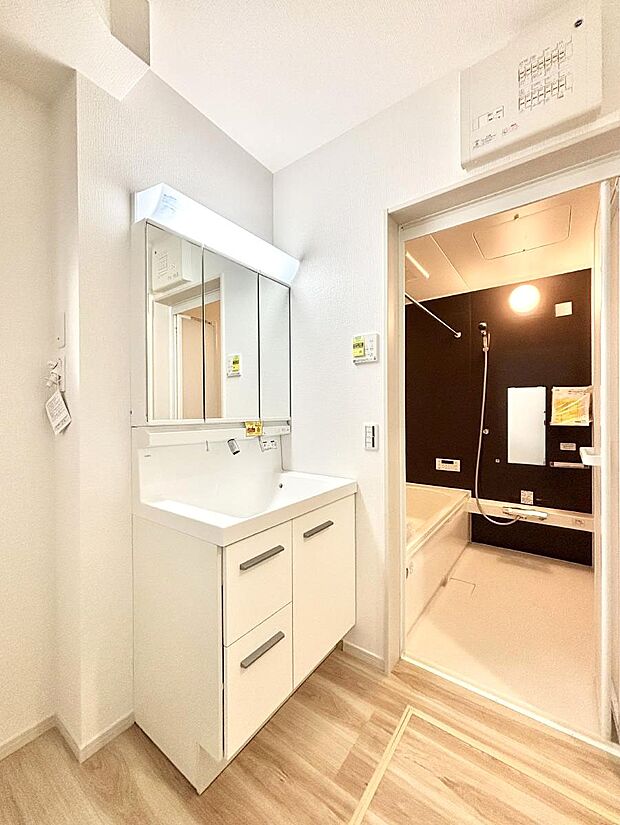 清潔感のある快適空間です。毎日の身支度も気持ち良くお使い頂けます。