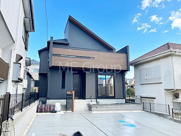~Exterior~ 一戸建ての大きなメリットは、自分達の「土地」を「自由に」使える事です。ガーデニングやDIY,車やバイクの趣味など様々な用途で利用できます。