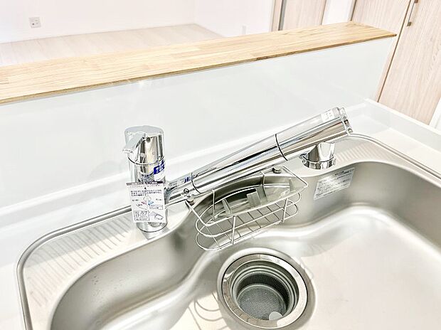 いつでも清潔なおいしいお水を。一つの水栓で水道水と浄水を使い分け。