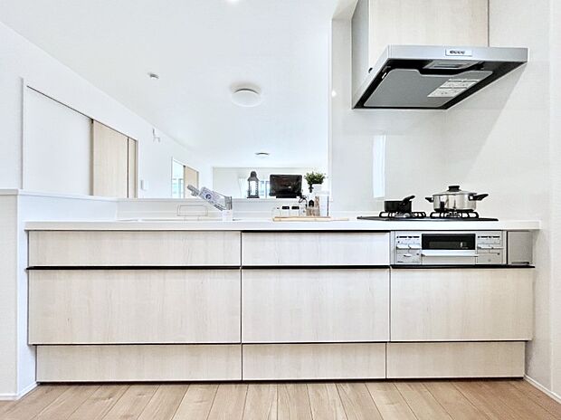 ~Kitchen~ 広くて使いやすいキッチンなら家族でいっしょに料理をつくったり、後片付けも手間なくできちゃいます♪収納もたっぷりあるので、いつもすっきりと清潔な印象を保てます。