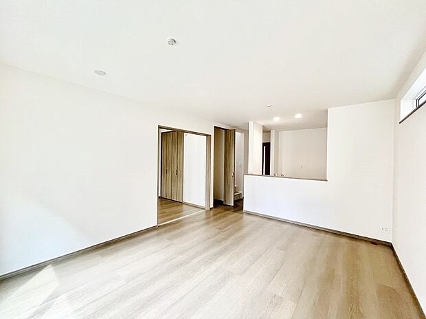 ◆A号棟◆~Living~ ここにはみんなが集い、食事と楽しい会話が始まる。話に夢中になりすぎて、ついつい時を忘れ夜半過ぎになってしまう。そんな束の間の幸せを感じさせてくれる場所でありたい。