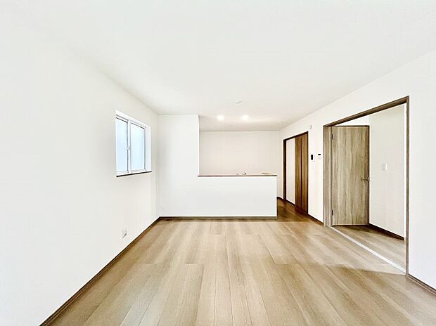 ◆B号棟◆~Living~ 家族の食事や団らんのほか、子どもを遊ばせたり、友人を招いたりするLDKは住まいの中心。長時間過ごす場所だから、その空間は住まい全体の居心地を左右します。