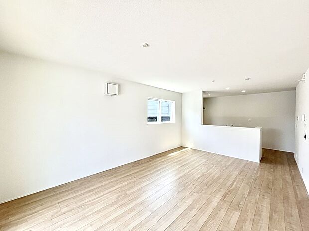 ◆1号棟◆～Living～　家族の食事や団らんのほか、子どもを遊ばせたり、友人を招いたりするLDKは住まいの中心。長時間過ごす場所だから、その空間は住まい全体の居心地を左右します。