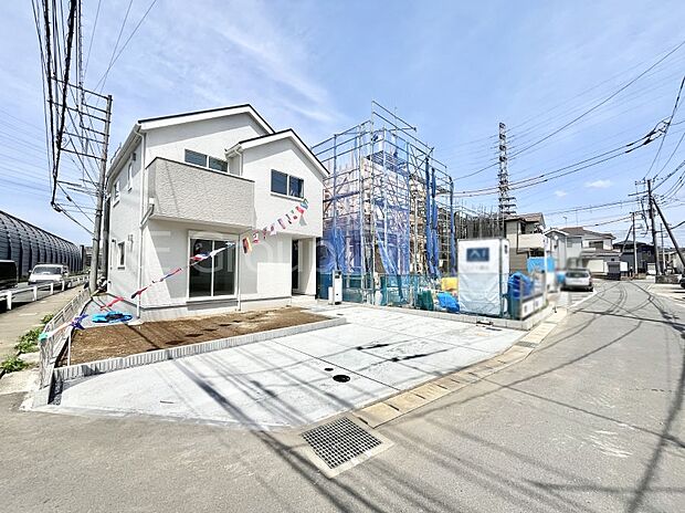 ～Exterior～　前面道路は閑静な住宅地をはしる車通りの少ない道路。駐車の出し入れもらくらくです！ご不明点・現地見学のご希望は、お気軽にお問い合わせください！