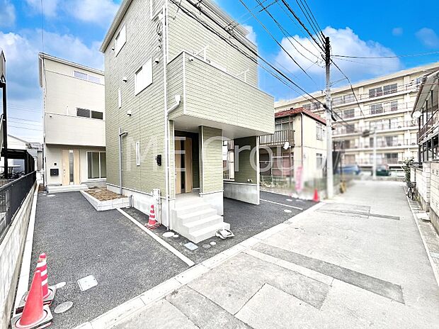 ~Exterior~ 前面道路: 住宅地になっているので車量も少なく、静かな立地です。子育て環境も良好です♪♪周辺環境もあわせてご案内させて頂きます。お気軽にお問い合わせください。