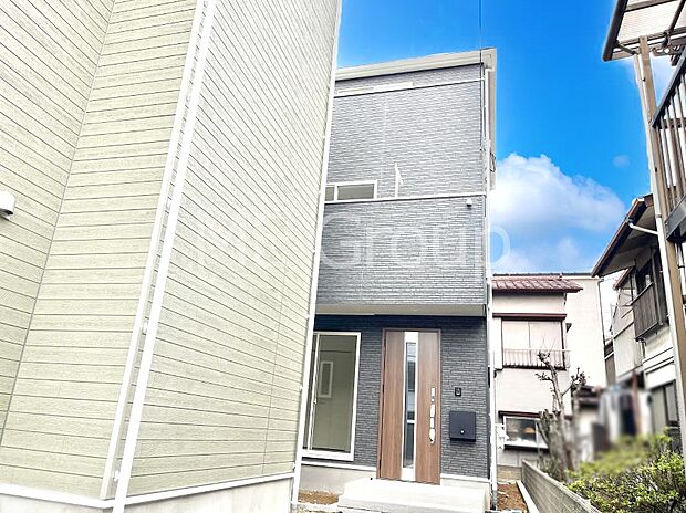 ◆1号棟◆~Exterior~ 周辺には学校や買物施設もあり生活、子育てに適した環境が広がっています!「永住地」として、物件のご見学だけではなく、周辺の環境や通学できる学校についてもご相談ください!