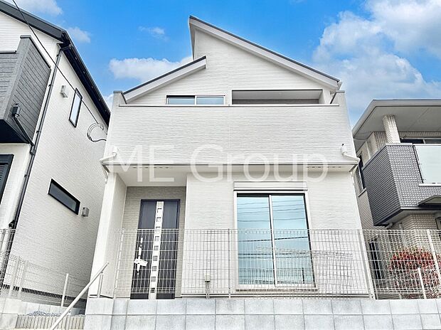 ~Exterior~ 一戸建ての大きなメリットは、自分達の「土地」を「自由に」使える事です。ガーデニングやDIY,車やバイクの趣味など様々な用途で利用できます。