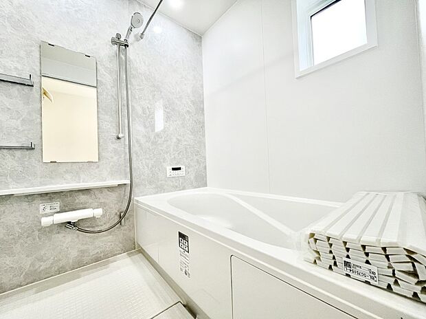 落ち着いた雰囲気でゆっくりお寛ぎいただけるバスルーム