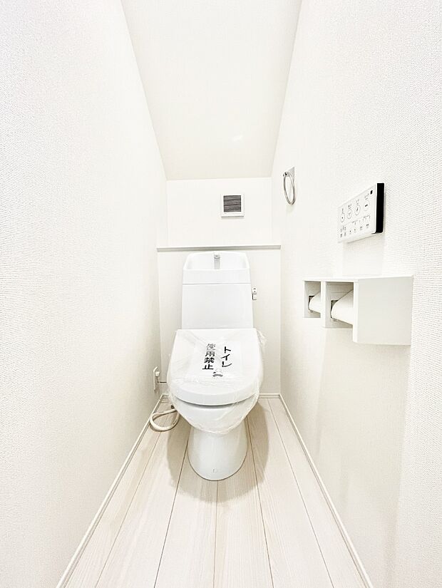 白を基調とした清潔感のある落ち着ける空間