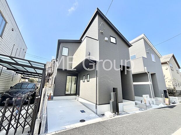 ◆2号棟◆~Exterior~ 晴天の青空と交り合う事で一段と煌めきを増す其の姿は静止画で留めておくには惜しい外観。誕生したお住まいは季節・気候・時代の背景に捉われない珠玉の『空間」を実現しました