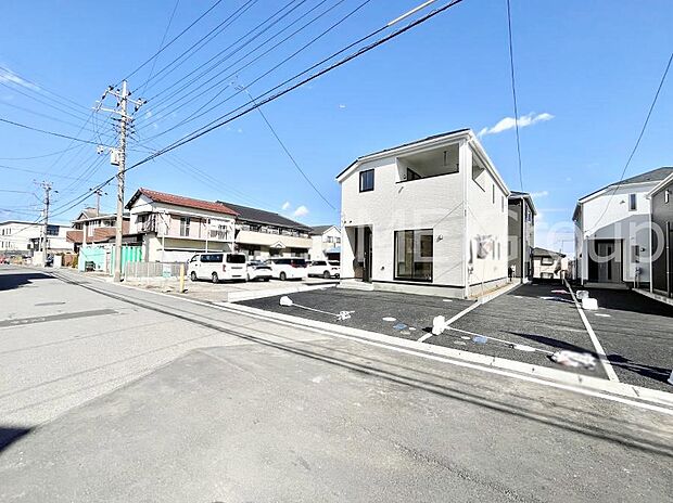 ~Exterior~ 前面道路は閑静な住宅地をはしる車通りの少ない道路。駐車の出し入れもらくらくです!ご不明点・現地見学のご希望は、お気軽にお問い合わせください!