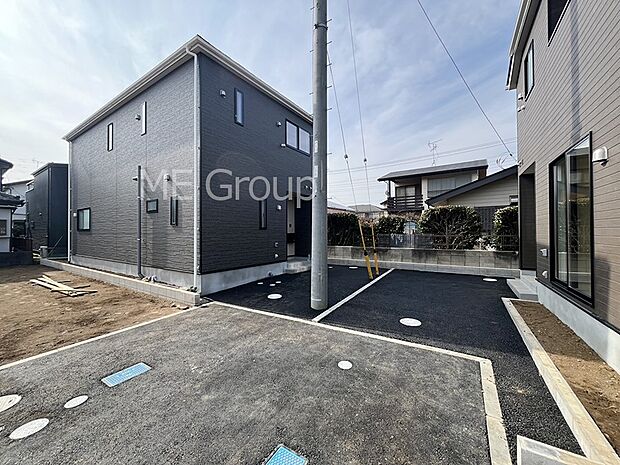 ~Exterior~ 一戸建ての大きなメリットは、自分達の「土地」を「自由に」使える事です。ガーデニングやDIY,車やバイクの趣味など様々な用途で利用できます。
