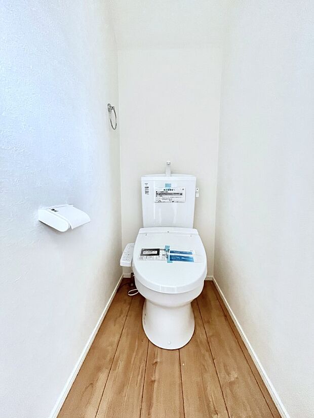 明るく清潔感のあるトイレです。