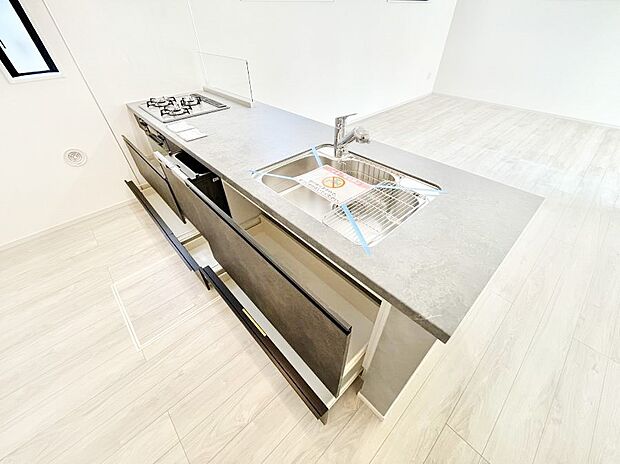 使いやすさを優先したスライド式収納タイプ!