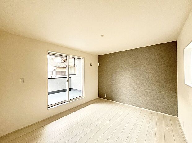 ~Bed Room~ 「今日も一日お疲れ様」とご夫婦でゆったりくつろげる寝室。 毎日の家事やお仕事に疲れた日はフカフカのベットで癒されてください。快適な広さが自慢♪