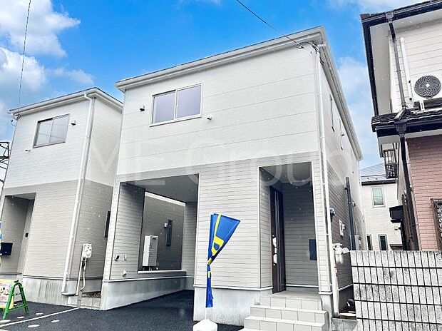 ◆1号棟◆~Exterior~ 閑静な住宅地で子育て家族にピッタリ。 毎日のお散歩も快適な緑に恵まれたエリアで、自然に包まれた穏やかな暮らしを実現するための、ゆとりある住環境が整っています。