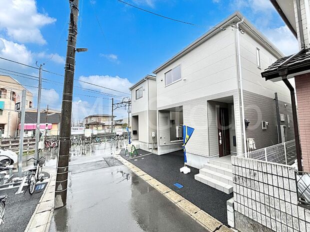 ~Exterior~ 前面道路は閑静な住宅地をはしる車通りの少ない道路。駐車の出し入れもらくらくです!ご不明点・現地見学のご希望は、お気軽にお問い合わせください!