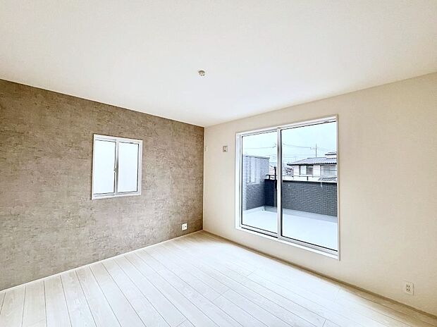 ~Bed Room~ 「今日も一日お疲れ様」とご夫婦でゆったりくつろげるWIC付きの寝室。 毎日の家事やお仕事に疲れた日はフカフカのベットで癒されてください。快適な広さが自慢♪