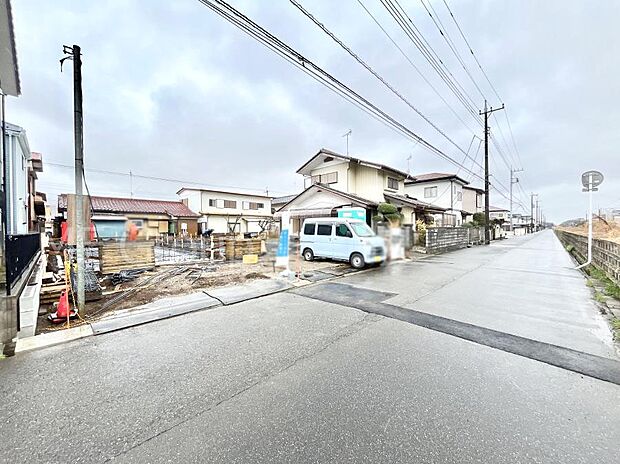 ~Exterior~ 前面道路は閑静な住宅地をはしる車通りの少ない道路。駐車の出し入れもらくらくです!ご不明点・現地見学のご希望は、お気軽にお問い合わせください!