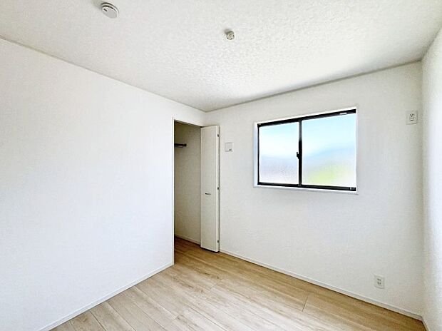 ◆1号棟◆~Bed Room~ 子供部屋はお子様にとって大変重な役割があります。子供一人で過ごす空間を与えることで、宿題や勉強時間も自然と増えまた自ら部屋の片付けや掃除なども促すことに繋がります。