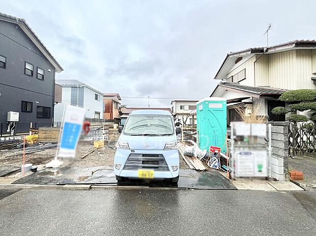 ◆1号棟◆~Exterior~ 一戸建ての大きなメリットは、自分達の「土地」を「自由に」使える事です。ガーデニングやDIY,車やバイクの趣味など様々な用途で利用できます。