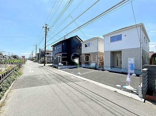 ~Exterior~ 前面道路は閑静な住宅地をはしる車通りの少ない道路。駐車の出し入れもらくらくです!ご不明点・現地見学のご希望は、お気軽にお問い合わせください!