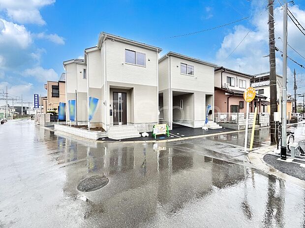 ~Exterior~ 前面道路は閑静な住宅地をはしる車通りの少ない道路。駐車の出し入れもらくらくです!ご不明点・現地見学のご希望は、お気軽にお問い合わせください!