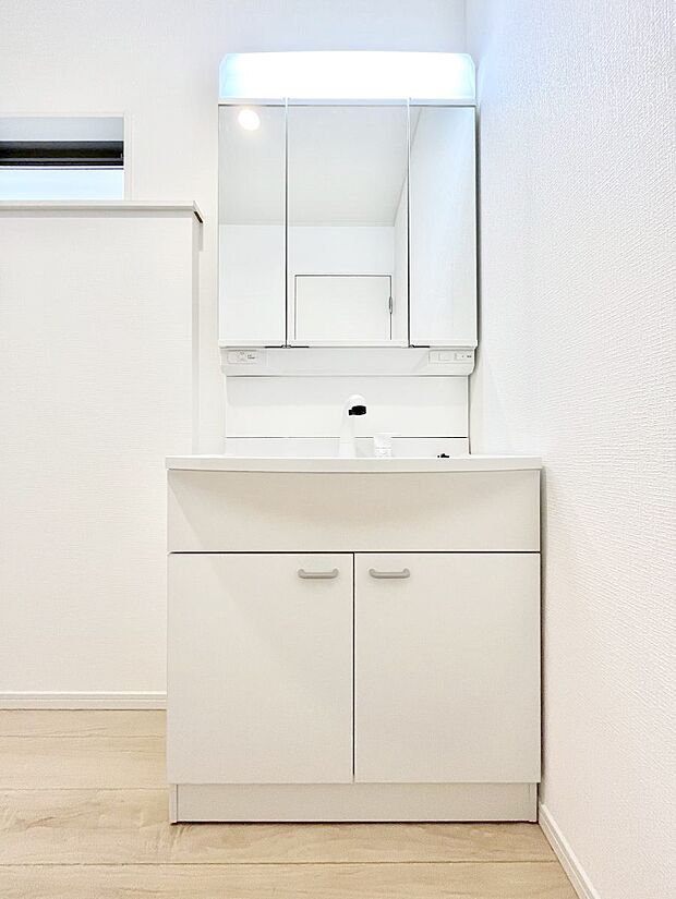 収納力と機能性に優れた洗面化粧台