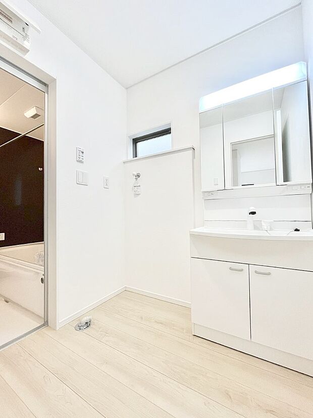 広々とゆとりのあるランドリースペース。