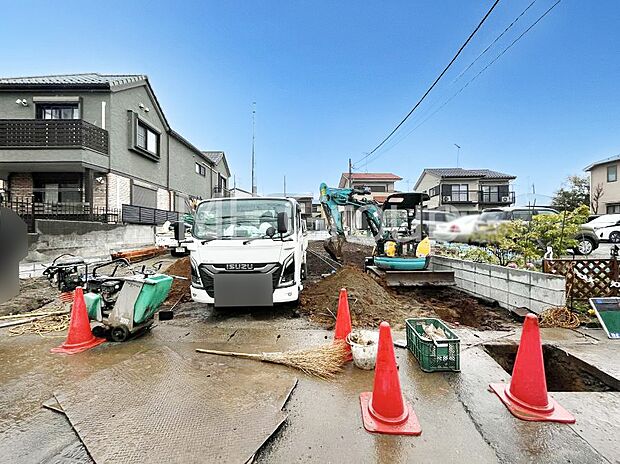 ◆1~3号棟◆~Exterior~ 閑静な住宅地で子育て家族にピッタリ。 毎日のお散歩も快適な緑に恵まれたエリアで、自然に包まれた穏やかな暮らしを実現するための、ゆとりある住環境が整っています。
