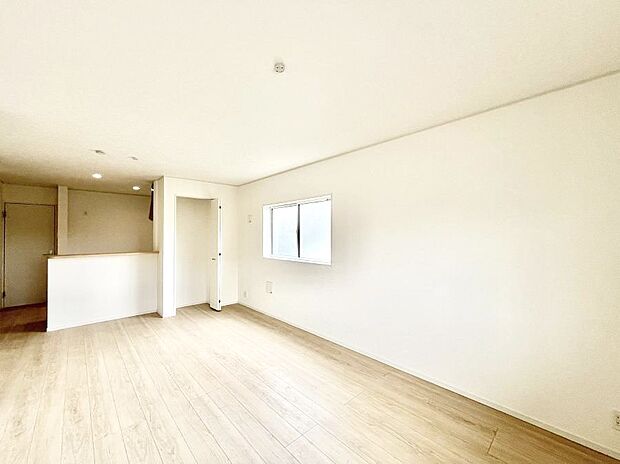 ◆3号棟◆～Living～  豊かな陽光がこの場所を照らしだす。  光溢れるこの空間はみんなの笑顔が集う場所、時を忘れ、つきることのないたわいもない会話を楽しむ時間、たくさんの思いが綴られる場所。