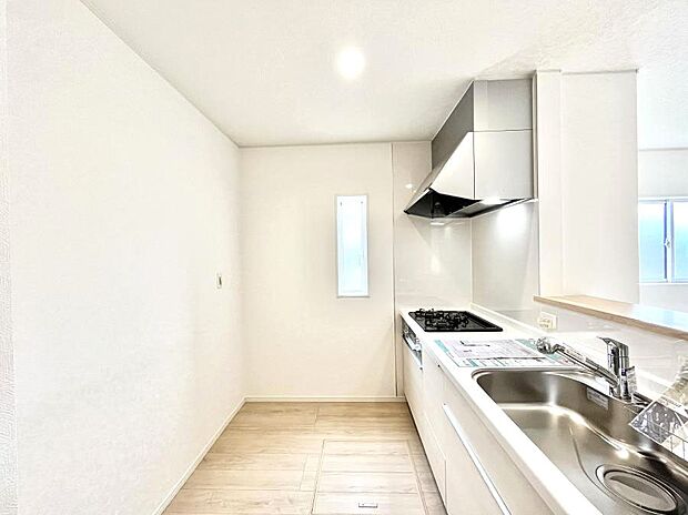 ◆3号棟◆～Kitchen～　自然光が入る窓のあるキッチン☆毎日使う場所だからこそ、使い勝手を考慮しました。ゆったりとしたキッチンコーナーは質感豊かな仕上がりとなっております。