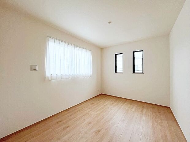◆A号棟◆~Bed Room~ 子供部屋はお子様にとって大変重な役割があります。子供一人で過ごす空間を与えることで、宿題や勉強時間も自然と増えまた自ら部屋の片付けや掃除なども促すことに繋がります。