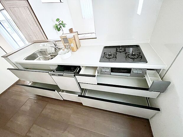 使いやすさを優先したスライド式収納タイプ!